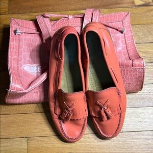 GH Bass WeeJuns Coral Leather Loafers with Liz Claiborne faux croc purse 👜